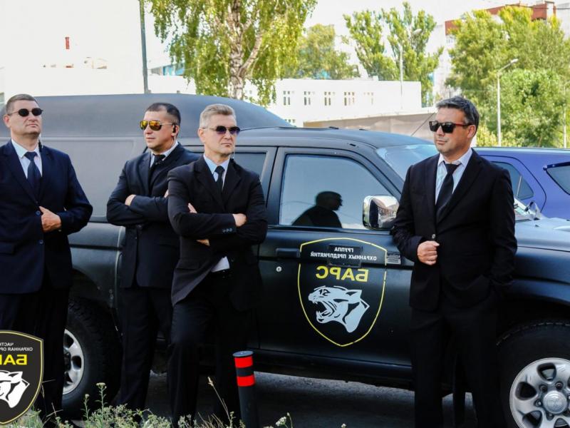 нанять охрану
